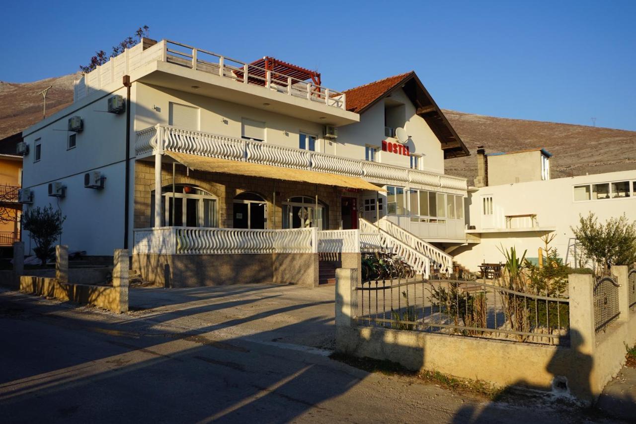 Hostel The Red Door Trebinje Exterior foto